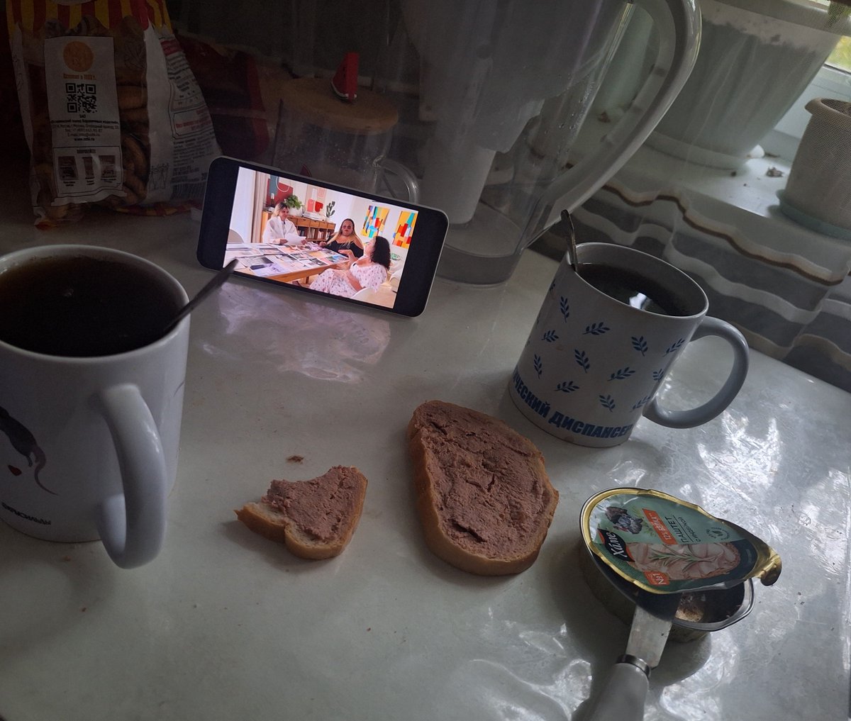 greatloser11's tweet photo. "давай устроим ночевку как в пинтерест" https://t.co/DS3Qo24tZp