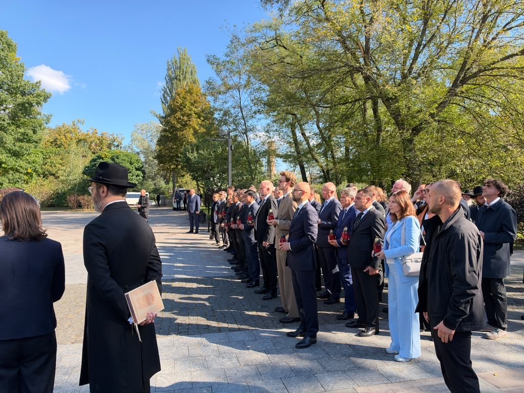 FJCU's tweet photo. President Volodymyr Zelenskyy joined the FJCU-organized memorial marking 85 years since the Babyn Yar massacre, alongside rabbis, Jewish community leaders and diplomats from around 50 countries. https://t.co/YjvFwEhl2p