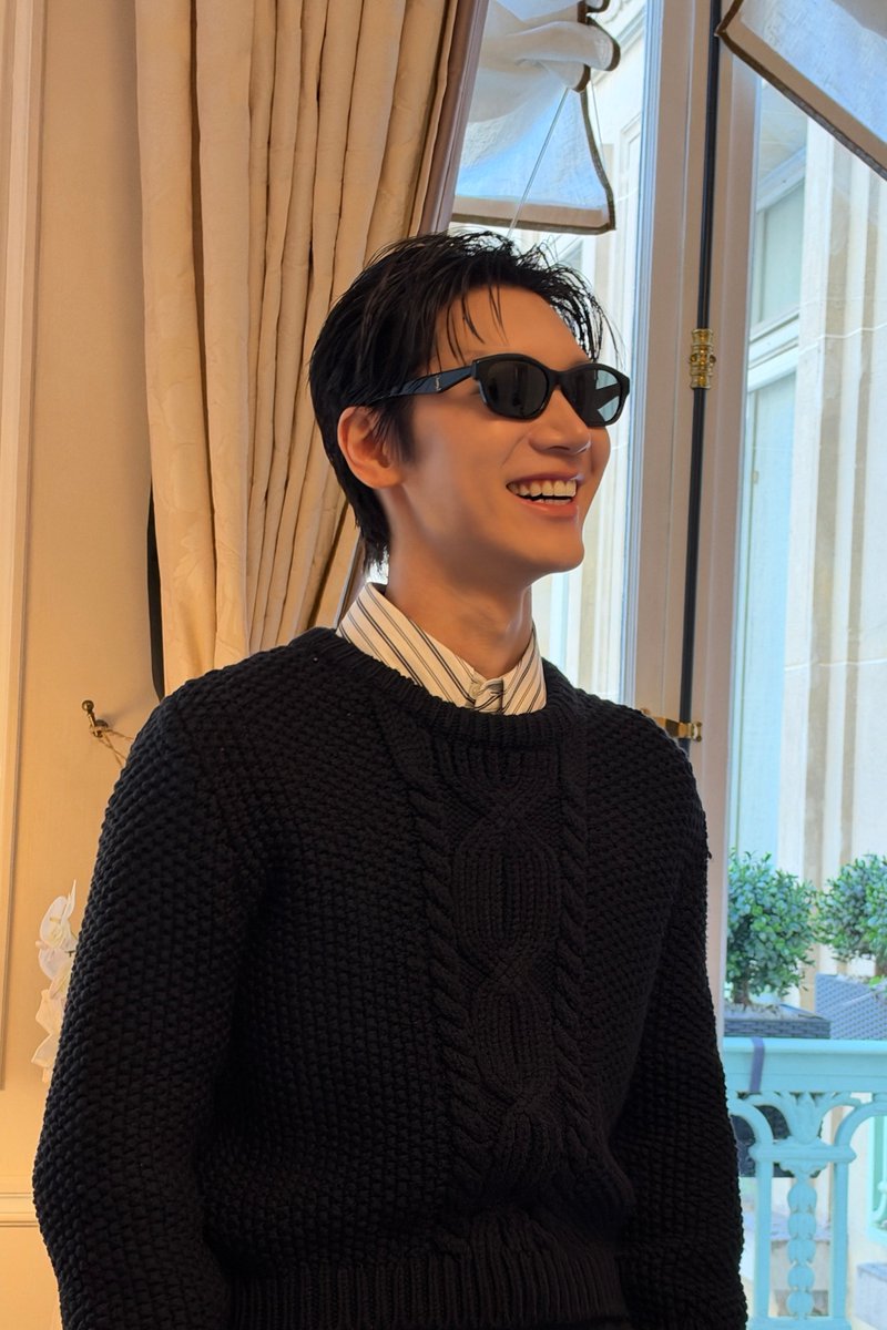 TEN_offcl's tweet photo. In my hotel room 😽

#TEN #YSL #SaintLaurent
#TENxSaintLaurent
#TENtoParisFashionWeek https://t.co/3tcLsqOhlK