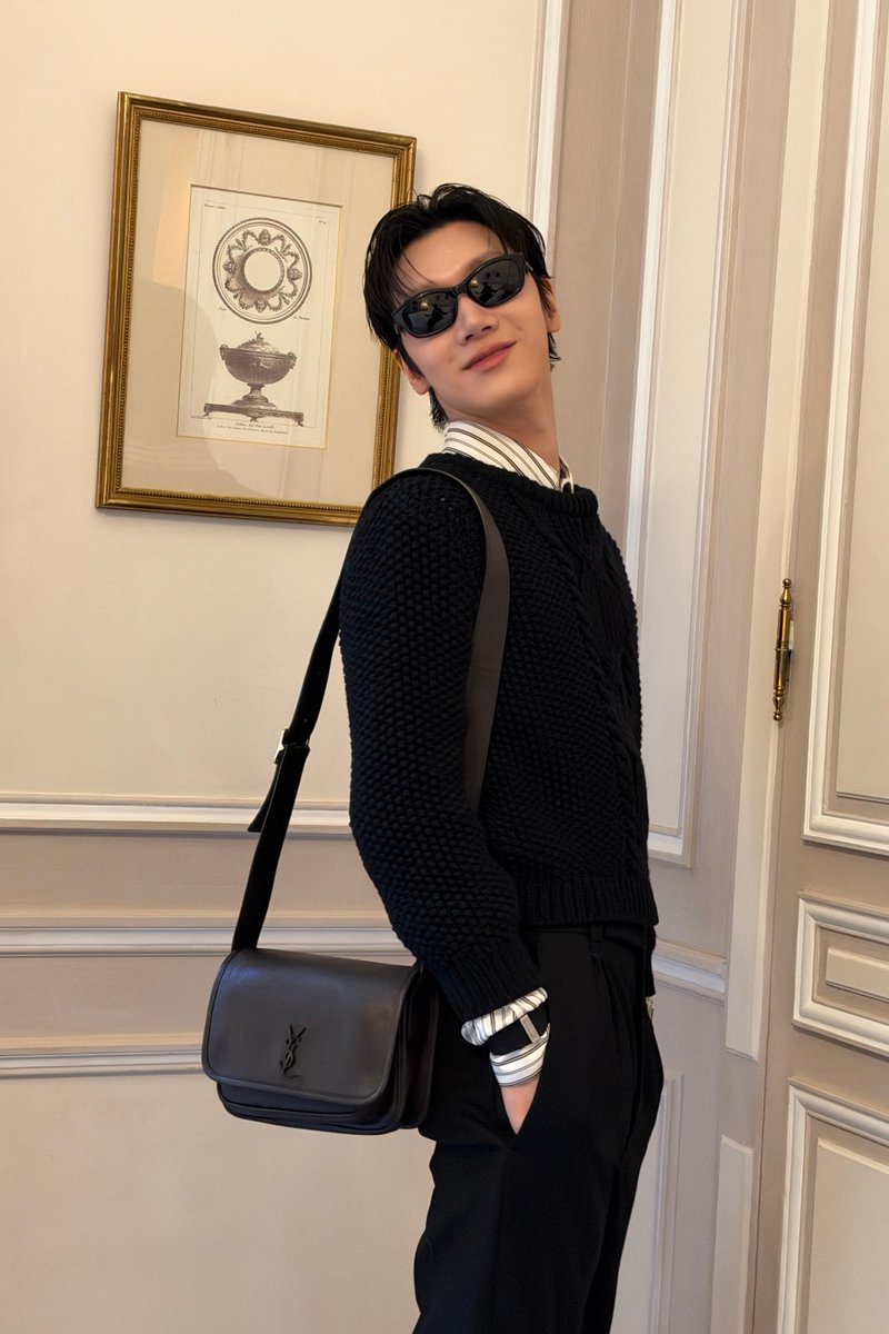 TEN_offcl's tweet photo. In my hotel room 😽

#TEN #YSL #SaintLaurent
#TENxSaintLaurent
#TENtoParisFashionWeek https://t.co/3tcLsqOhlK