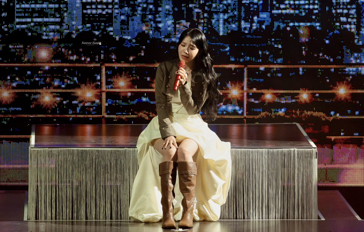 Forever__Eunji's tweet photo. 260913 <Summer , I > Concert in Seoul 💋

@Apinkjej 🐶✨

You always shine ⭐

#Apink #에이핑크 #정은지 #은지 #郑恩地 https://t.co/I1ktNpmLED