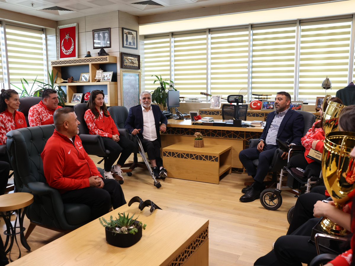hamzayerlikaya's tweet photo. Çekya’nın Brno kentinde düzenlenen 2026 European Championship - B Women ve Silver Nations League Women organizasyonlarında şampiyon olarak ülkemize çifte altın madalya kazandıran Oturarak Voleybol Kadın A Millî Takımımızı, sporcularımız ve teknik heyetimizle birlikte bakanlığımızda ağırladık.