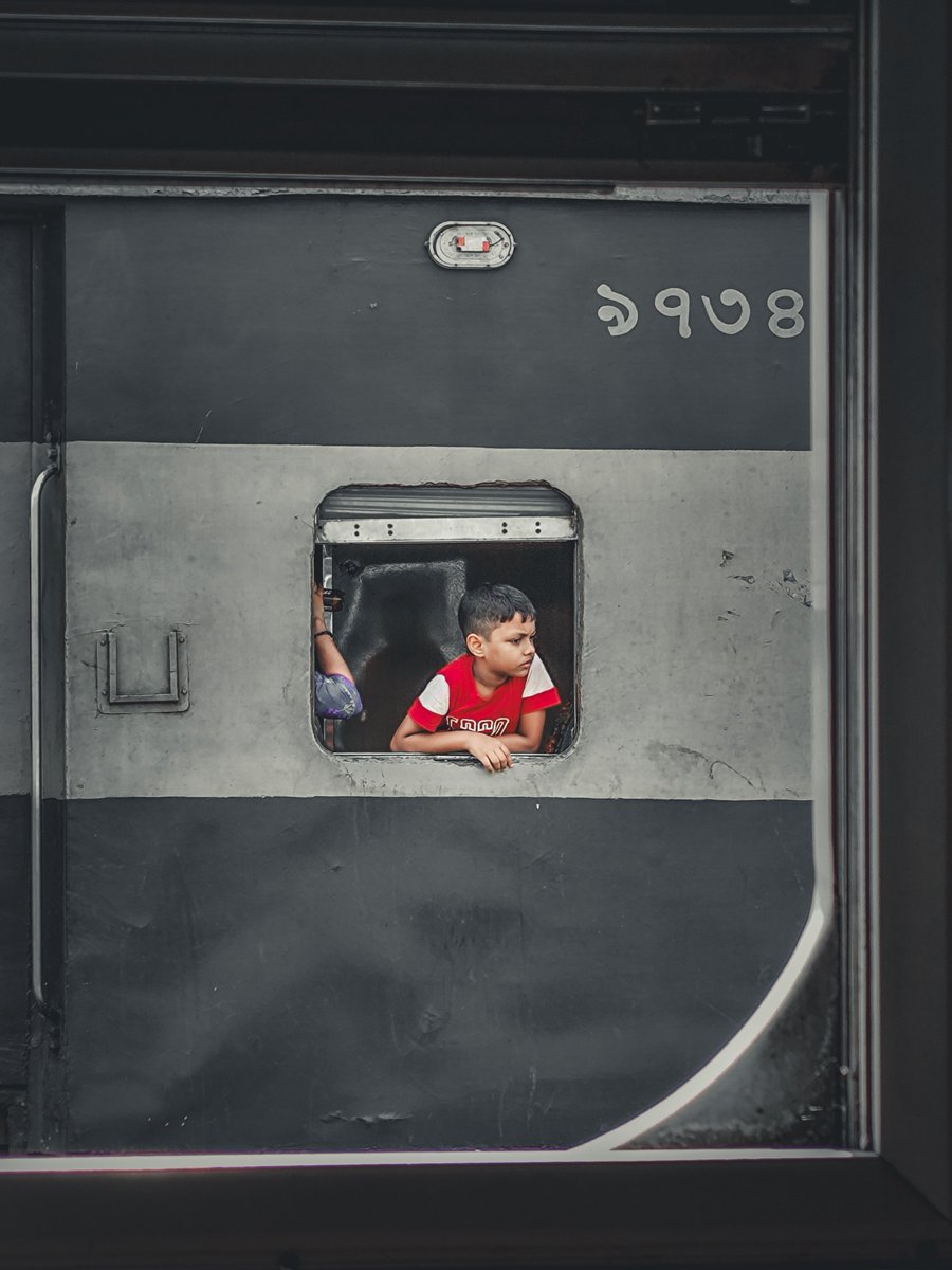 Jonayedmd101's tweet photo. What do you think? What is the child thinking?
 Speak from a photographer's perspective. https://t.co/LTwyobMwlH