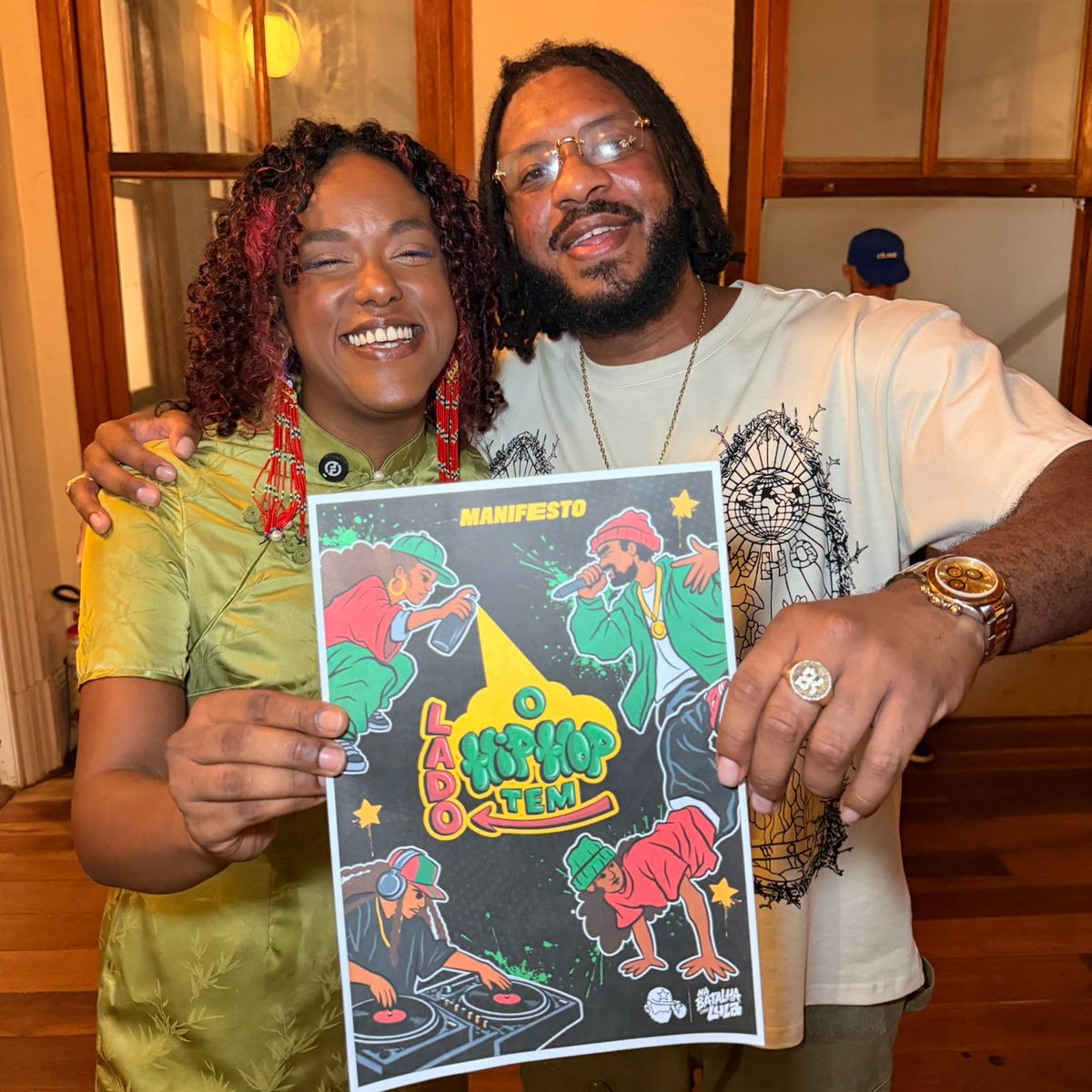 RapMais's tweet photo. 🚨 BK’ ASSINA MANIFESTO “O HIP HOP TEM LADO” EM ENCONTRO COM DANI MONTEIRO

O rapper assinou o manifesto apresentado por Dani Monteiro (PSOL), que relaciona a cultura Hip-Hop à luta política, à juventude preta e às periferias. A deputada estadual preside a Frente Parlamentar em Defesa do Hip-Hop da Alerj.