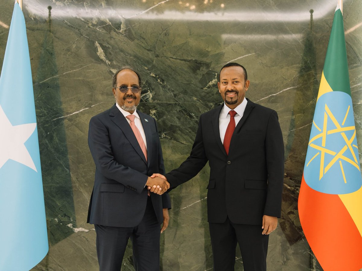 Jmsmustefa's tweet photo. Writing
ጠቅላይ ሚኒስትር ��ብይ አህመድ የሶማሊያ ፕሬዚዳንት ሼክ ሀሰን ሞሐሙድን ዛሬ ጠዋት ቦሌ ዓለም አቀፍ አየር ማረፊያ ላይ ተቀብለዋል።
#PMOEthiopia https://t.co/e9cGRqzxwa