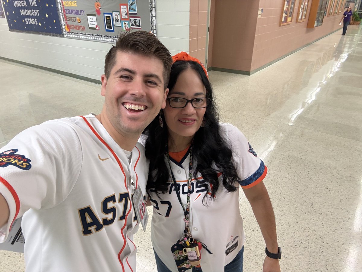 Aldine9Library's tweet photo. Cheering for the Astros today in the Aldine 9th grade library! https://t.co/o7YdTalOny