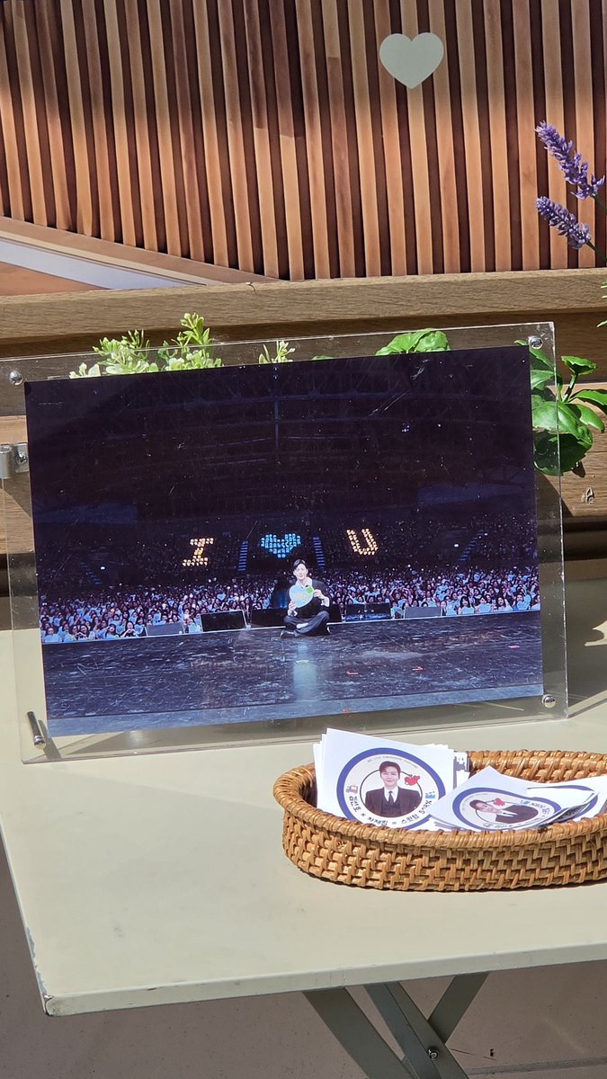 welovekimseonho's tweet photo. รูปเพิ่มเติมค่ะสมาชิก หวังว่าทุกคนจะชอบนะคะ
พวกเรามีเวลาไม่มากจริงๆในการดำเนินการ จริงๆก็อาจเป็นเพราะทีมแอดมินชอบทำงานตอนมีฟีลลิ่งค่ะ 😅 เลยไม่ได้ทำรูปและข้อความไว้ก่อน แต่พวกเราก็พยายามคัดสรรค์อย่างเต็มที่ในงบที่ได้รับมาจากทุกคนนะคะ ขอบคุณที่ไว้วางใจ We Love Kim Seonho-Thailand นะคะ แล้วเจอกันใหม่ โปรเจกก์หน้าค่ะ 🩵😘

เมนูวันนี้
- เครื่องดื่ม
- ครอฟเฟิล
- ชูโรส
- คุ๊กกี้
- ทาโกะยากิ 6ลูก/1เสริ์ฟ 
และทั้งหมดนี้จัดเตรียมเท่ากับจำนวนทีมงานในวันนี้ 130ท่านค่ะ 

🩵🩵🩵🩵🩵🩵🩵🩵🩵🩵🩵
#KimSeonHo ◡̈ #คนรักคิมซอนโฮ #welovekimseonhothailand #คิมซอนโฮ #김선호
