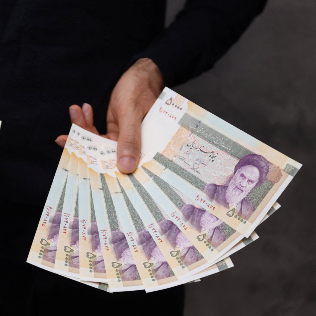 GlobeEyeNews's tweet photo. Iranian 1 rial is now worth just $0.0000004. https://t.co/cDzbn1h0V1