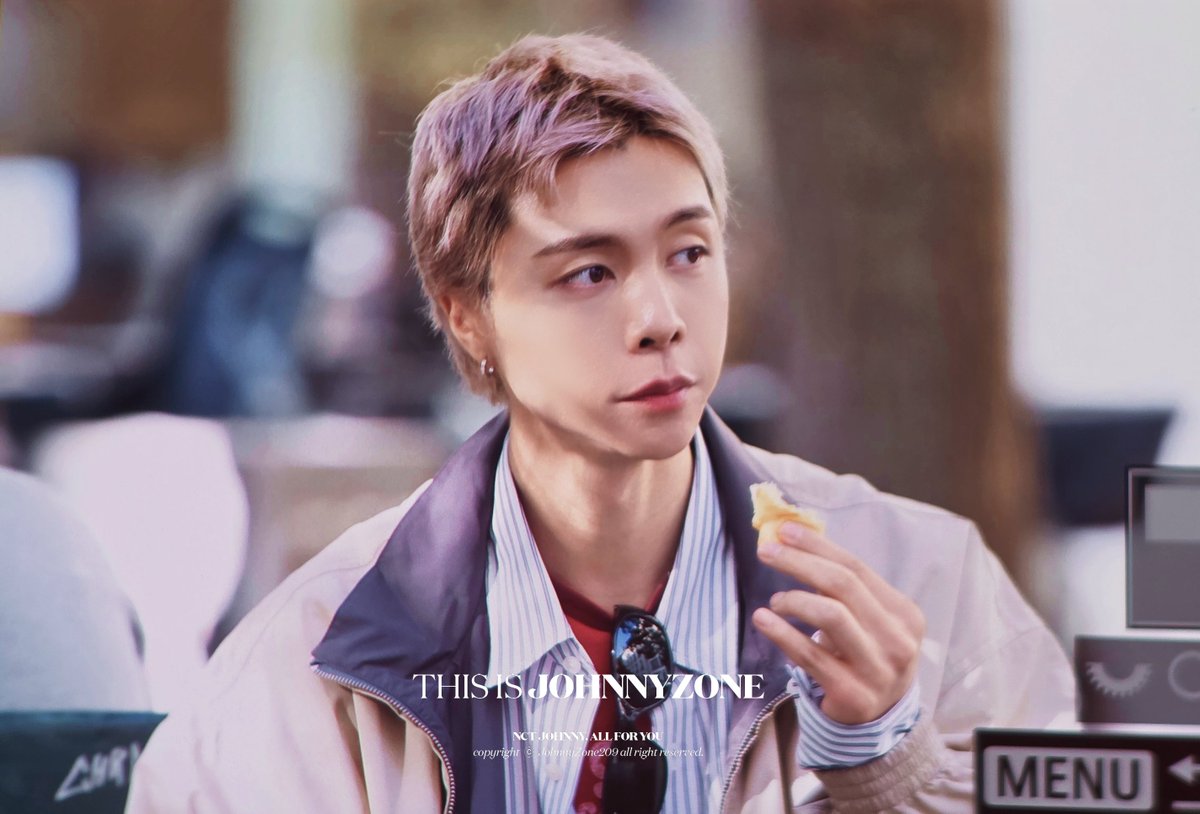 JohnnyZone209's tweet photo. JOHNNY IN PARIS 🇫🇷🥐

#AcneStudiosXJohnnySuh
#AcneStudios @acnestudios

#NCT #NCT127 #JOHNNY #쟈니 #ジャニー #서영호 #JOHNNYSUH #영호 https://t.co/GHwOkke4Yd