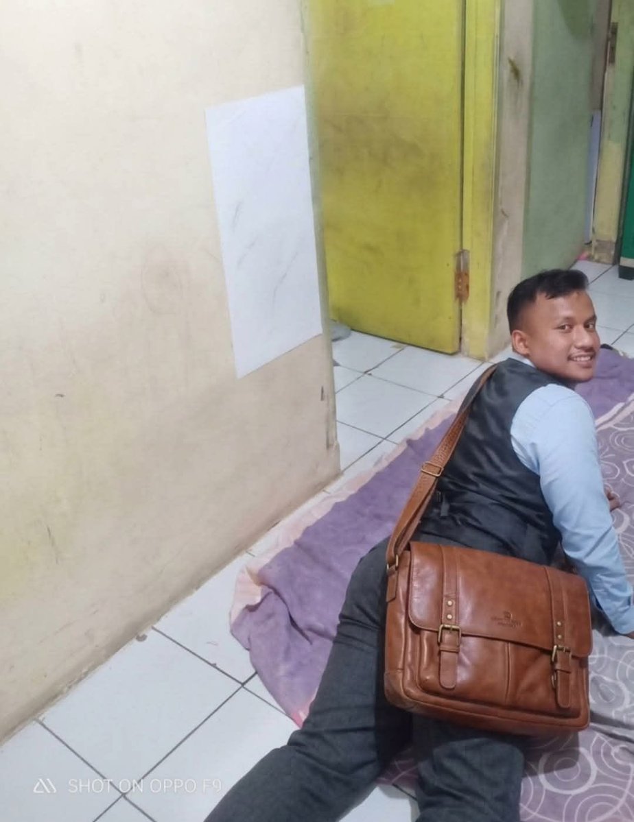 myshawti's tweet photo. Pulang kerja paling enak langsung rebahan, yang ngirim doksli asli kita labrak rame-rame. https://t.co/5rHqNpsRaL