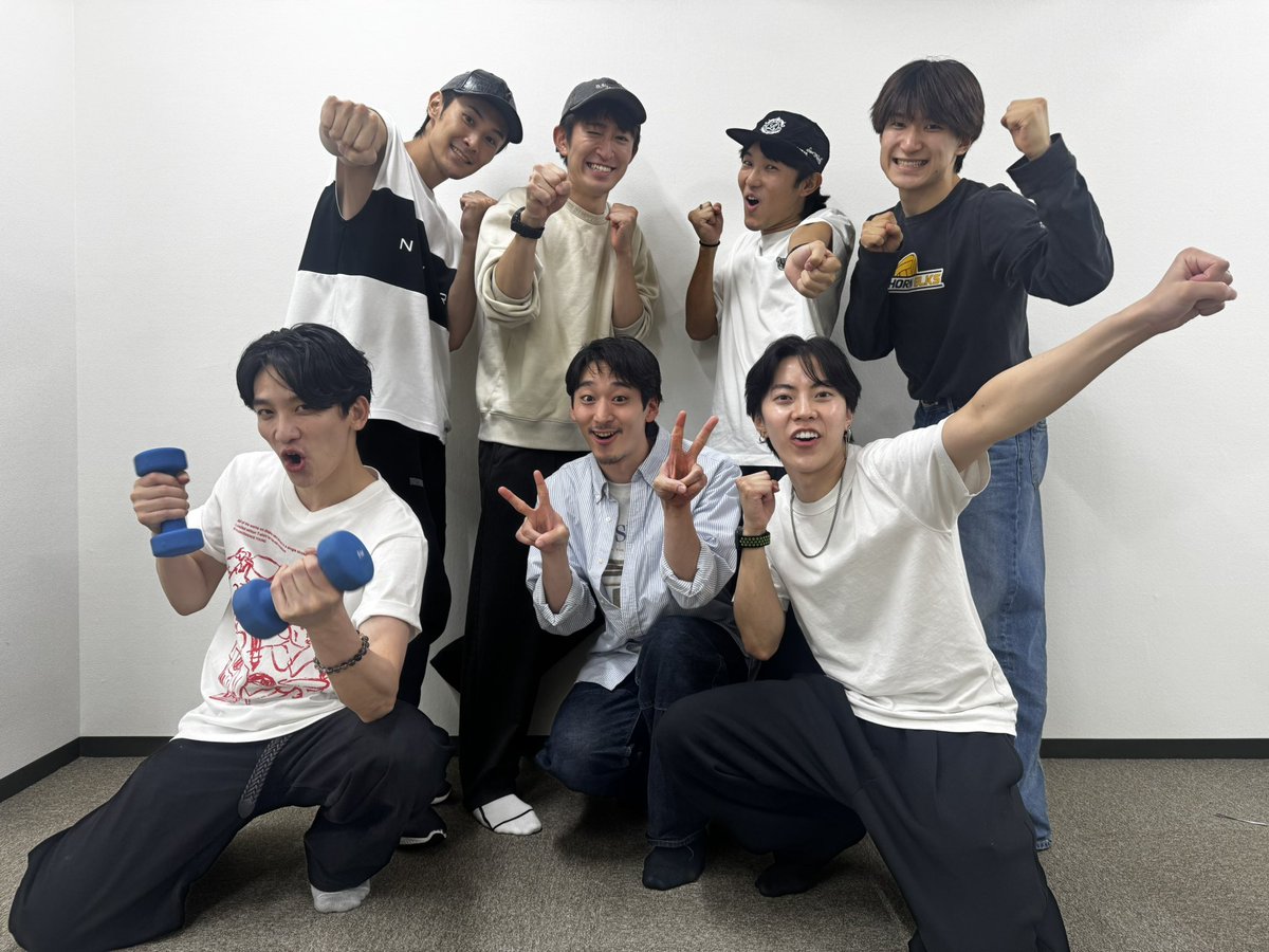 i9s_channel's tweet photo. いよいよ明日から劇場入りです！
ドキドキもワクワクも全部力に変えて、魂燃やして頑張ります。

写真は大好きなメンズアンサンブル🥊愛です。

#ミュージカル獅子 https://t.co/d1pO5Q8Zta