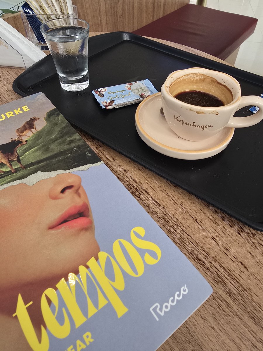 EnredoPixel's tweet photo. Leituras atuais...

#Literatura #Livros #Livro #Lendo https://t.co/tWV4zKaYpQ