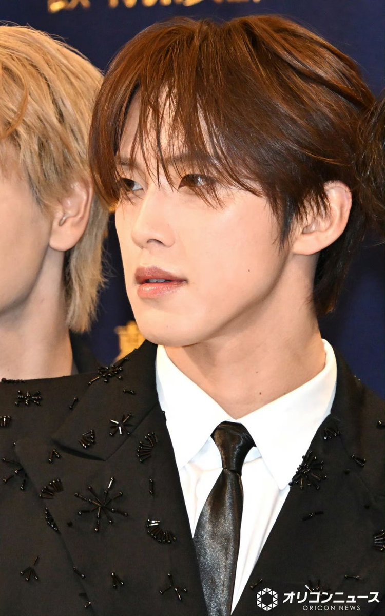 sara_junjunki's tweet photo. まだじっくりJO1全米デビュー出発式の記事を読めてないけど、まずは純喜くんのかっこいい顔を拝みます、、、幸 https://t.co/rpuZZi7Hz3