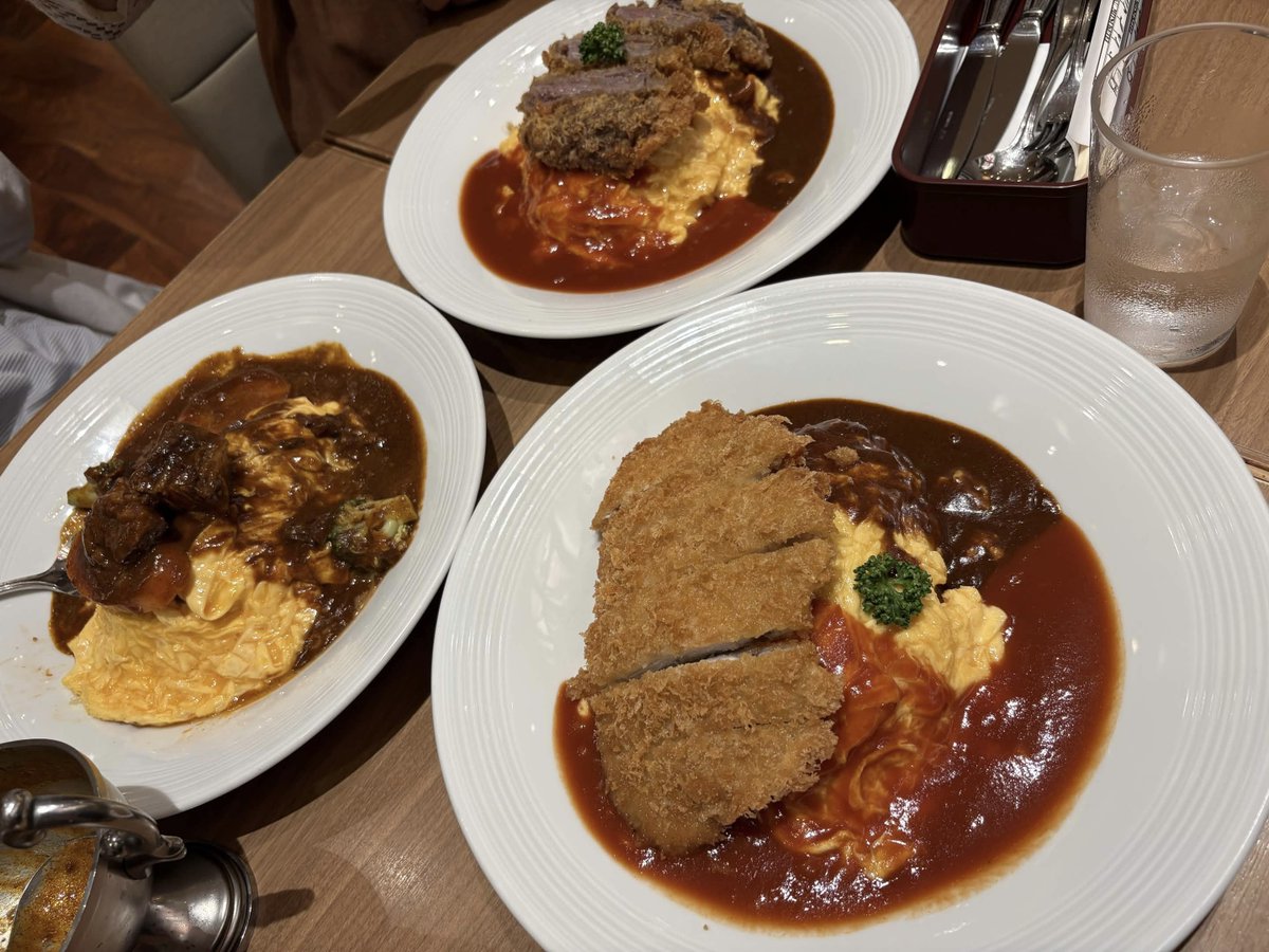 chor_tokiwa's tweet photo. 今日は女声の有志による自主練がありました！
熱く濃厚な練習だった様子が伝わってきますね♪（美味しそうな写真選手権をしていました📷）（歌もしっかりたっぷり練習してます！！）

コンクールまで2週間、ときわはまだまだ成長中です🌱 https://t.co/taW6tqwwOq
