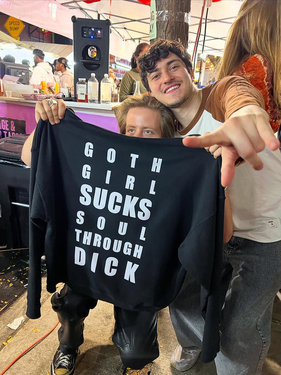 Bryancamargo's tweet photo. Crazy shirt, can't stop laughing https://t.co/mi6wINXgID