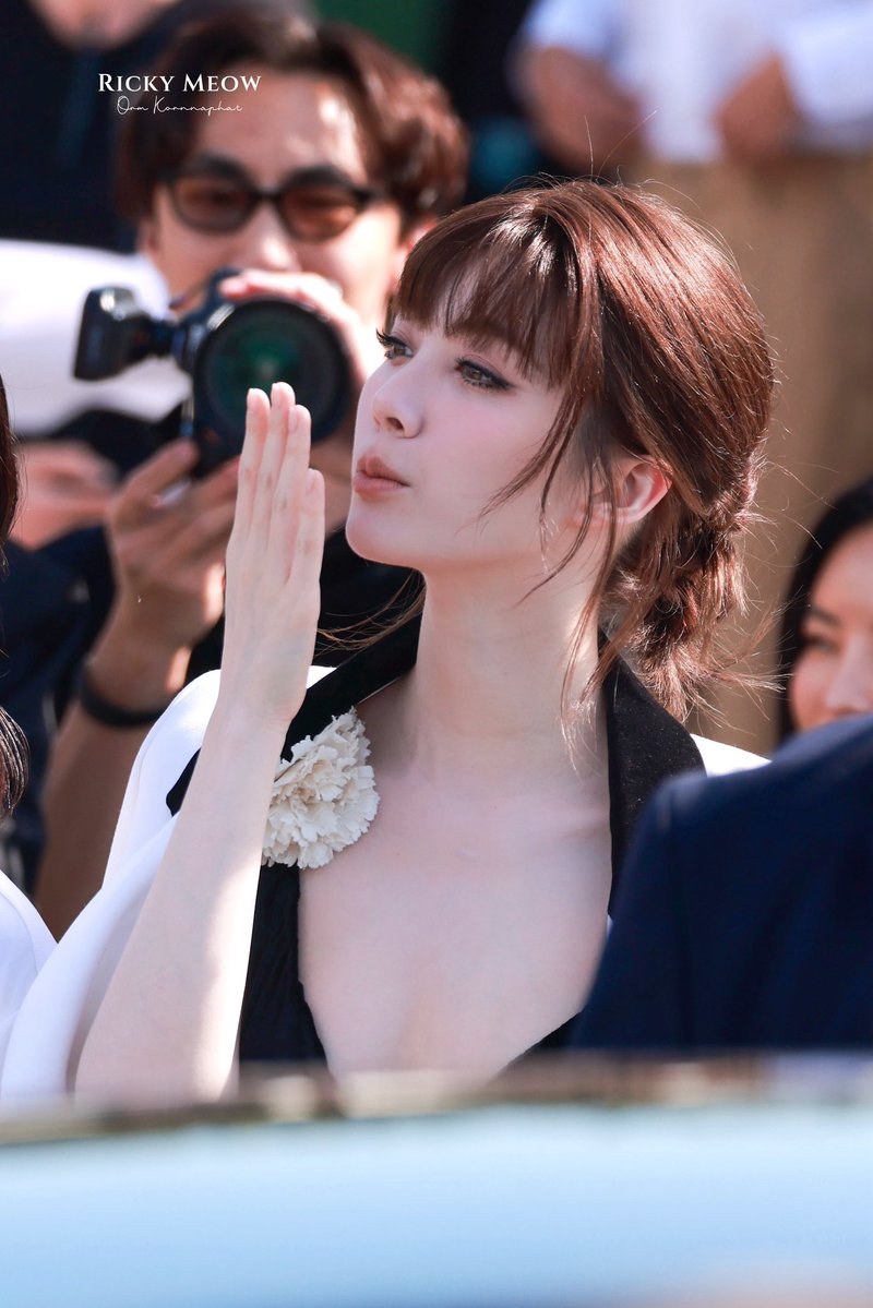 pourlesjolies's tweet photo. ORM KORNNAPHAT AT THE DIOR FASHION SHOW https://t.co/EU0q4LcHZY