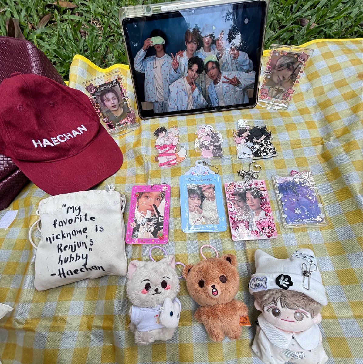 withIovecha's tweet photo. happy hyuckren day and thankyou hyuckren for filling my life. 🥺🫶🏻

omg this post was super late post huhu

and thank you for @kkyiinn my sobat 24/7 yapping omg gak pernah cukup dan gak pernah puas kalo udh yapping bareng huhuhu next harus main lagiyyy yhaaa kita luv luv 🥺🫶🏻✨ https://t.co/d4ppvfgDNu