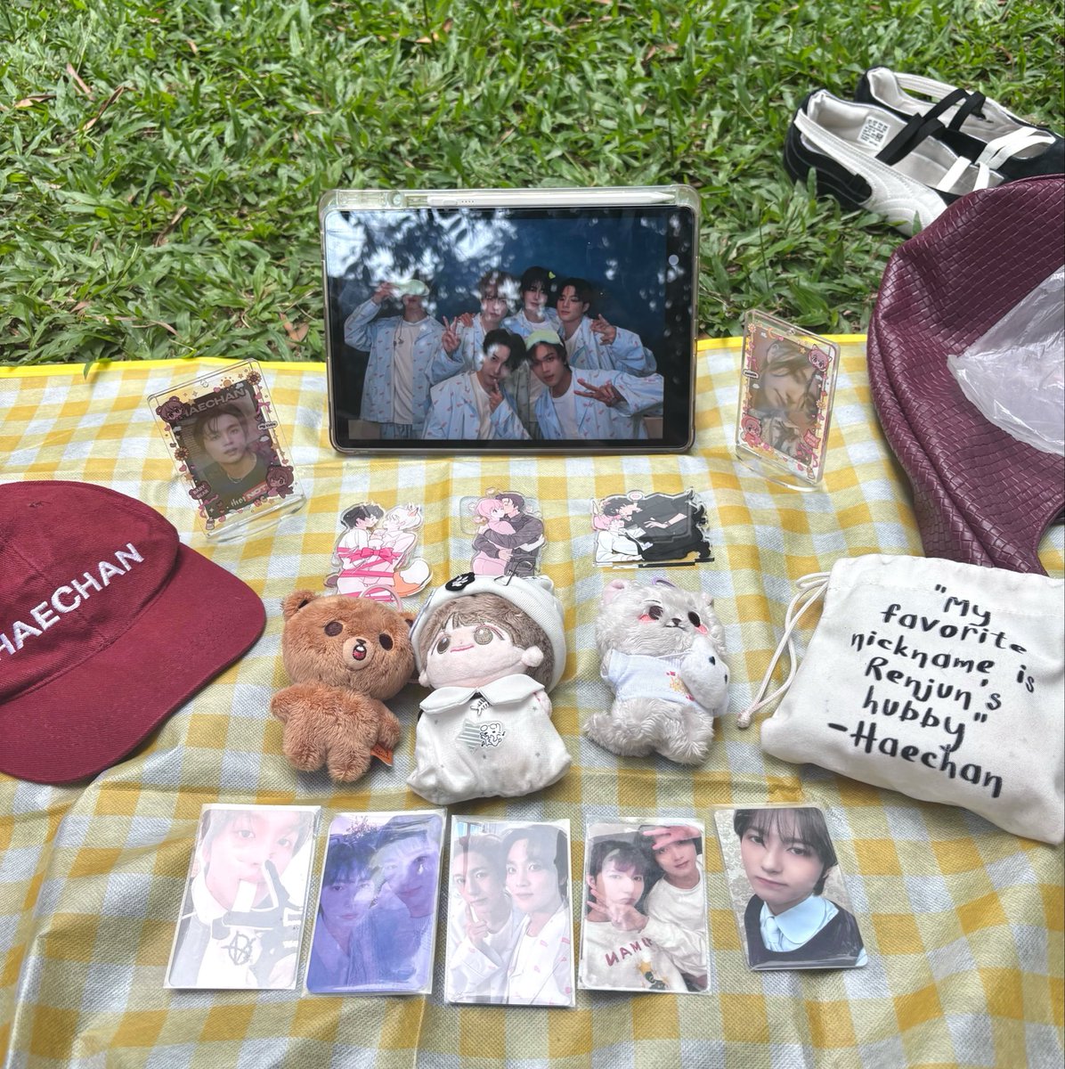withIovecha's tweet photo. happy hyuckren day and thankyou hyuckren for filling my life. 🥺🫶🏻

omg this post was super late post huhu

and thank you for @kkyiinn my sobat 24/7 yapping omg gak pernah cukup dan gak pernah puas kalo udh yapping bareng huhuhu next harus main lagiyyy yhaaa kita luv luv 🥺🫶🏻✨ https://t.co/d4ppvfgDNu