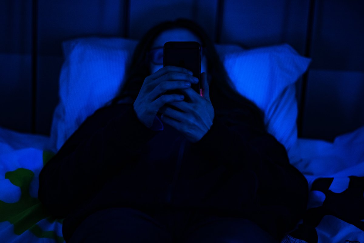 EmeraldDudz1's tweet photo. Struggling to adjust your schedule Start small—wake up 15 mins earlier, put away devices 30 mins before bed, and your body clock will thank you! Sleep better, feel more energized. #WellnessTip， https://t.co/3q8HBRGHTB
