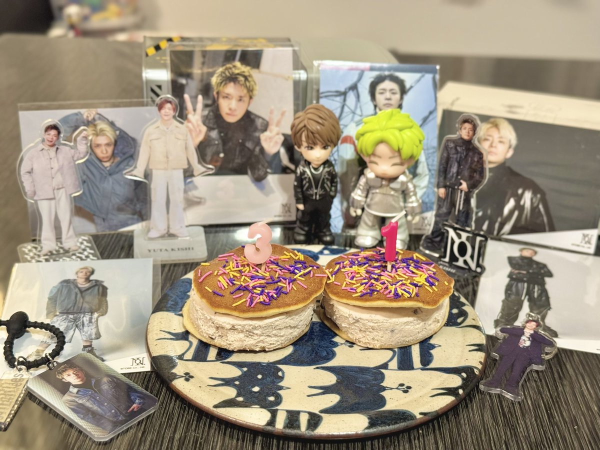 souchi0420's tweet photo. 毎年恒例！本人不在の誕生日パーティー🥳
今宵はピザで宴だよ〜🍕🍻
ケーキの代わりにクリームどら焼きで🤤
家にいる岸くん全員に集まってもろて、
賑やかに過ごせましたとさ（笑）

#岸優太誕生祭2026 
#Kc_HBDay https://t.co/RHKlIhxRFn