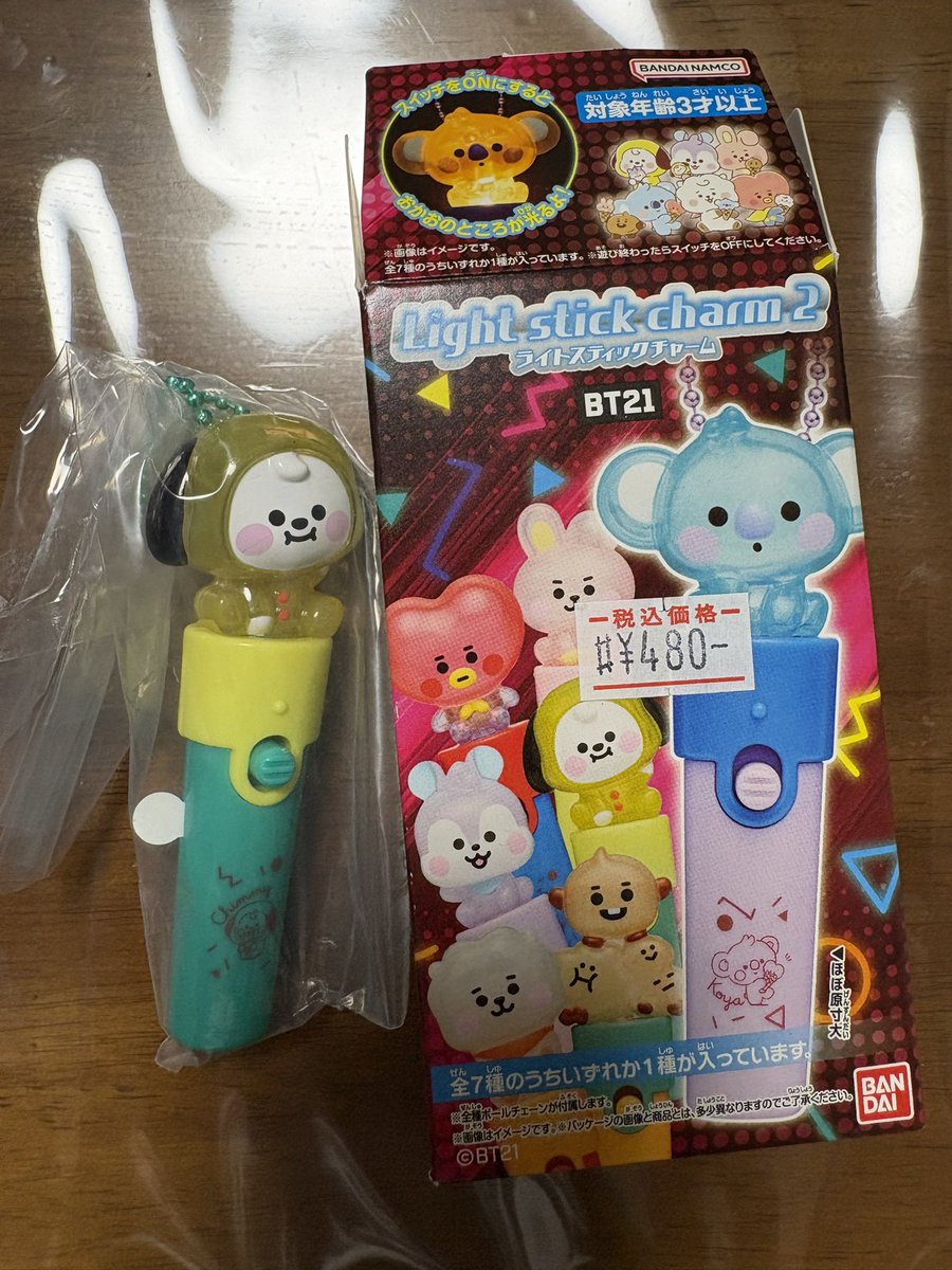 T_mnmnho's tweet photo. BT21 ライトスティックチャーム2 交換

【譲】 CHIMMY  

【求】 MANG

写真に値札ついててすみません💦
郵送での交換希望です📮
よろしくお願いします🙇‍♀️ https://t.co/0hZGw03Qeo