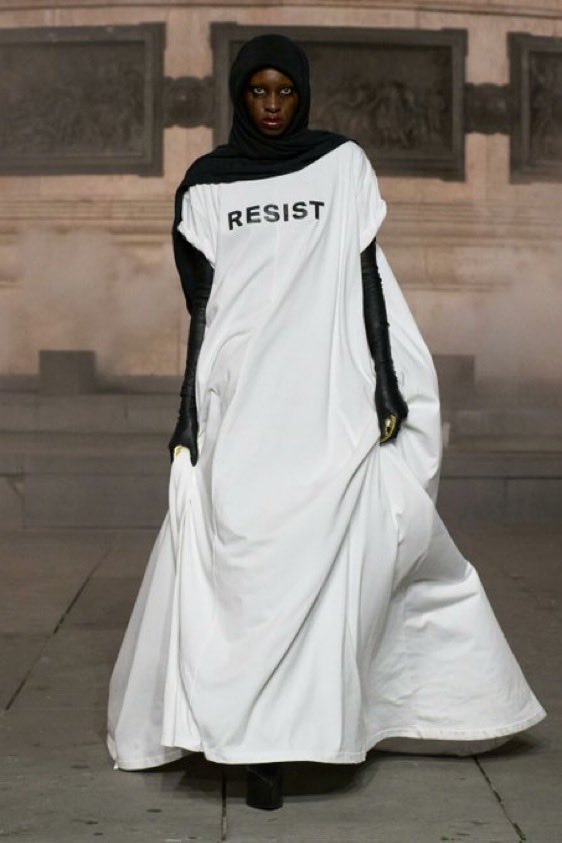 Yasm1nK's tweet photo. Also in Paris for Matieres Fecales as above and in the pic below; a headscarf. An item normally assoc. with Islamic dress which has been a lightening rod for debate in France where restrictions around Islamic dress &amp; visible religious symbols are applied in various guises. #pfw https://t.co/FQtWdTBrwj