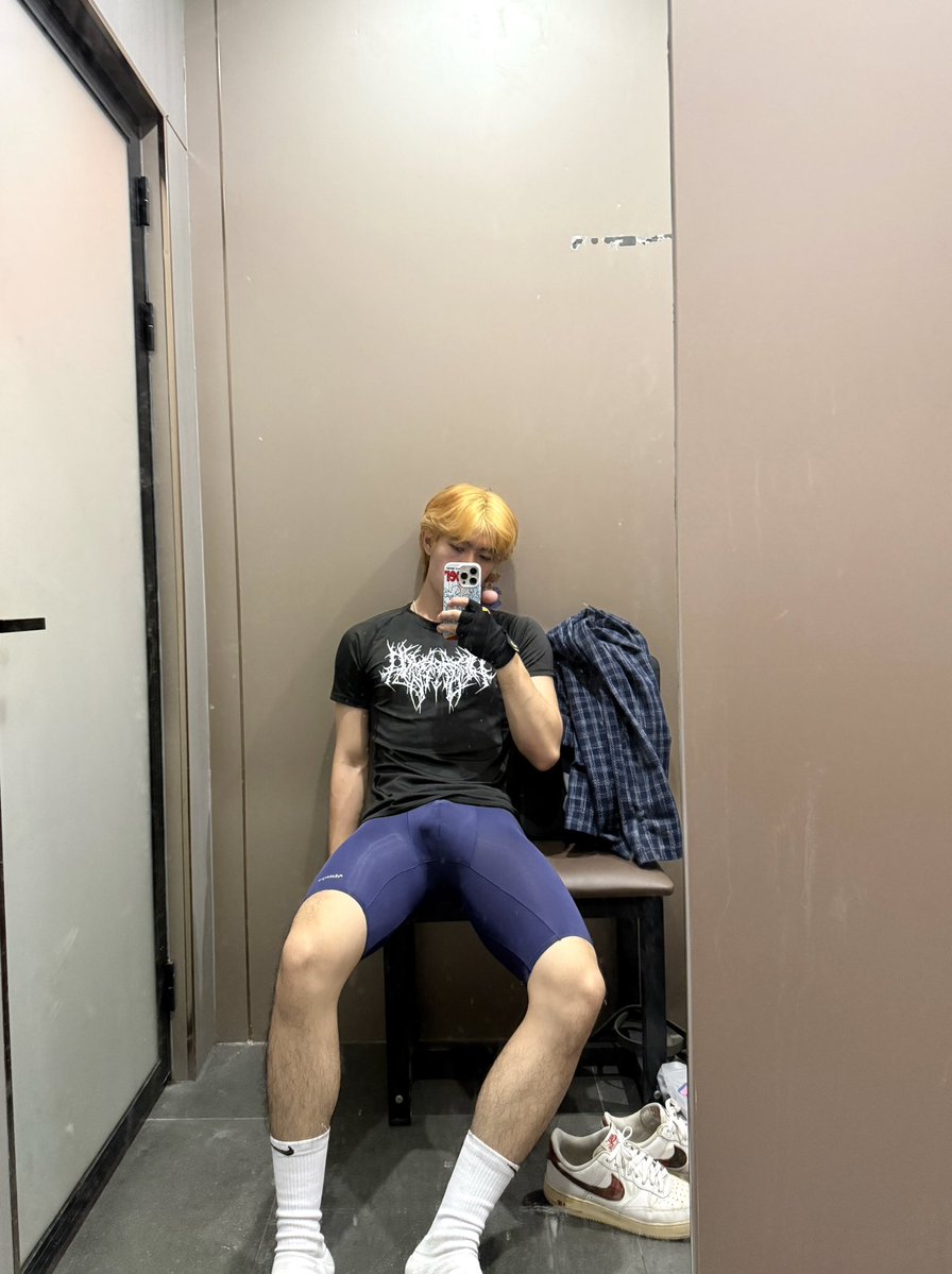 soo0506jun's tweet photo. 爱上高弹怎么办 https://t.co/Y7iAk9IK0x