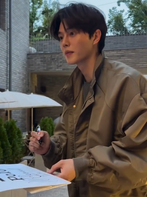 songkangbase's tweet photo. 와 송강 진짜 미쳤다 https://t.co/rHLb5idG6E