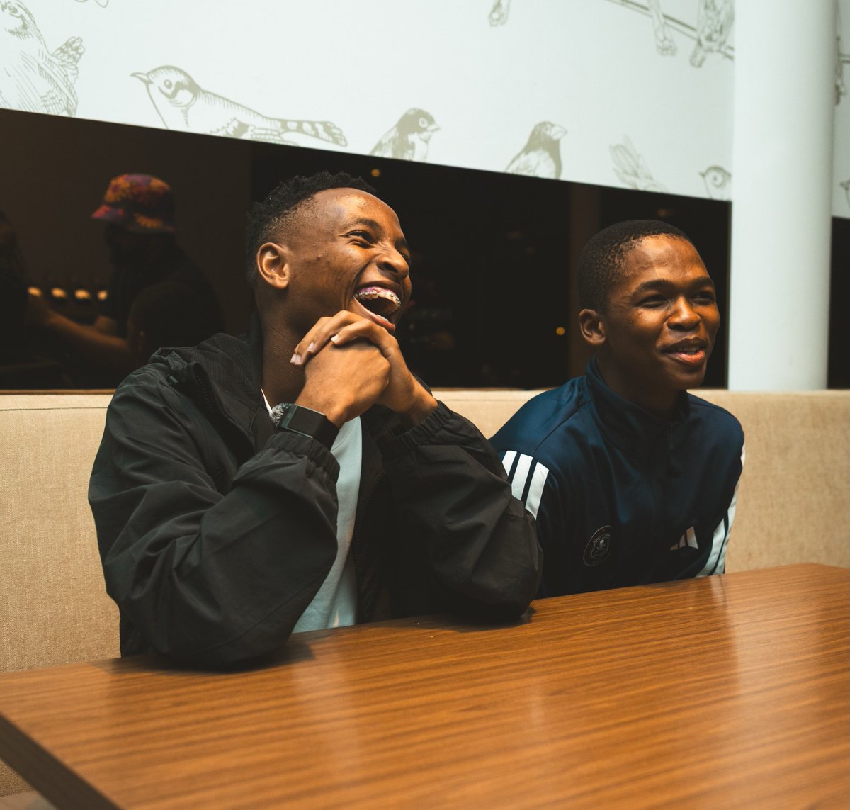 Soccer_Laduma's tweet photo. ➡️Mofokeng Praises Padime's Flair &amp; Work Rate In Glowing Endorsement🏴‍☠️

🗣️"He called me that day and told me he's going to wear number 38, then I asked him what’s the big deal with number 38..."

MORE: https://t.co/U8vFt7fDGC https://t.co/TwYDbXZPsT
