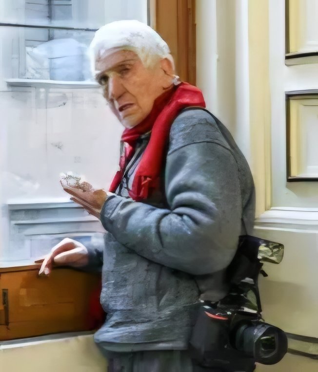 ChiodiDonatella's tweet photo. È morto il fotografo #UmbertoPizzi.
Dalla Dolce Vita alla seconda Repubblica.
Paparazzo.
Ma anche fotoreporter di guerra per la FAO.
Sessant'anni di storia, politica e costume nelle sue immagini.
Ciao #Umberto, che la terra ti sia lieve.
#Pizzi #29settembre2026 https://t.co/J6N9Ebbyso