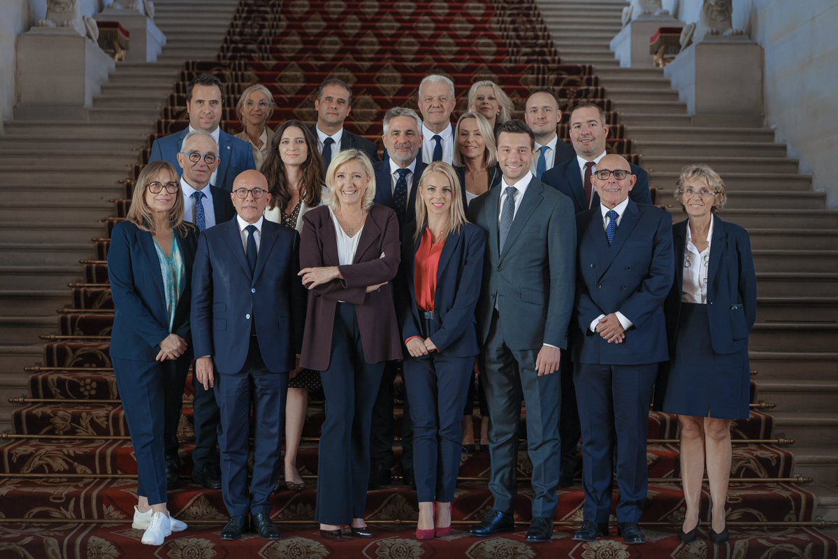 MLP_officiel's tweet photo. 15 sénateurs RN-UDR au service des Français ! 🇫🇷 https://t.co/6je3Xsojfw