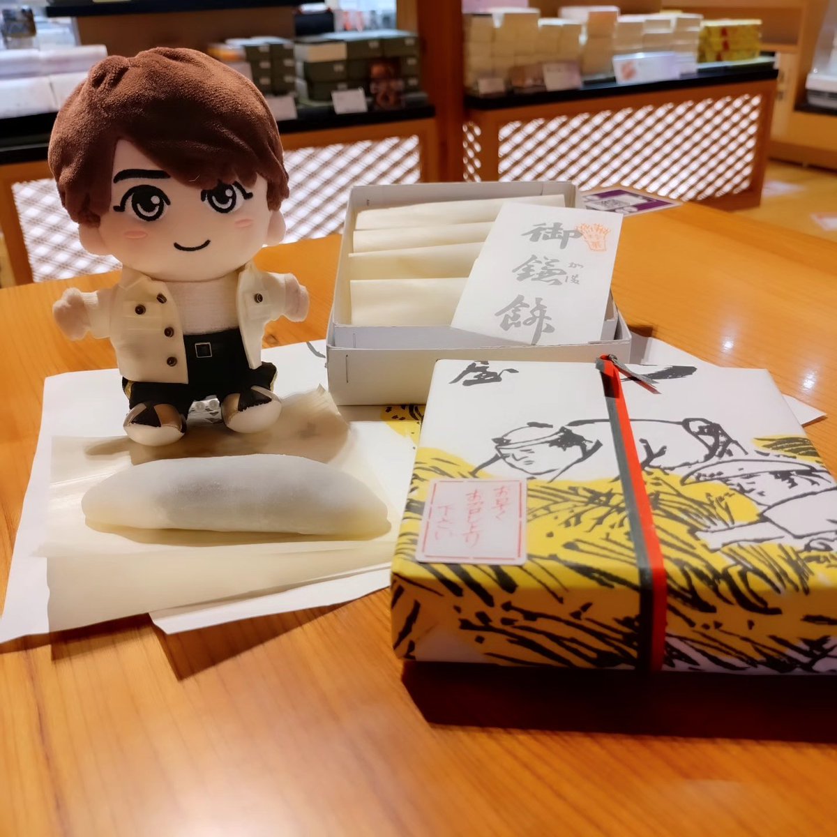 charchan43's tweet photo. 翔くんが食べた大黒屋鎌餅買えた🙌京都御所の休憩所で食べたよ。めっちゃおいしかった😋 https://t.co/YZIE8VI9eU
