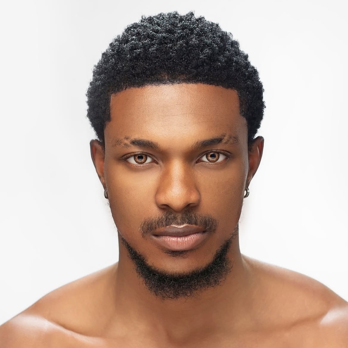Kapital_DM's tweet photo. We have one too in Nollywood but he is new and upcoming. His name is Adesanya Kingsss and he is a model https://t.co/K0ZHNvLG5l