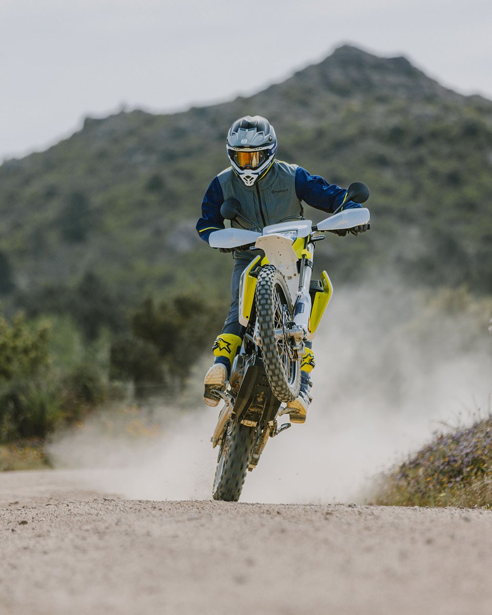 HQV_MotoUK's tweet photo. One bike, a full day of trails and plenty of terrain to discover.
What the 701 Enduro is made for. https://t.co/uk3tI0xjns
#Husqvarna #GoRide #RideHusqvarna #Enduro https://t.co/ZTlq112E58