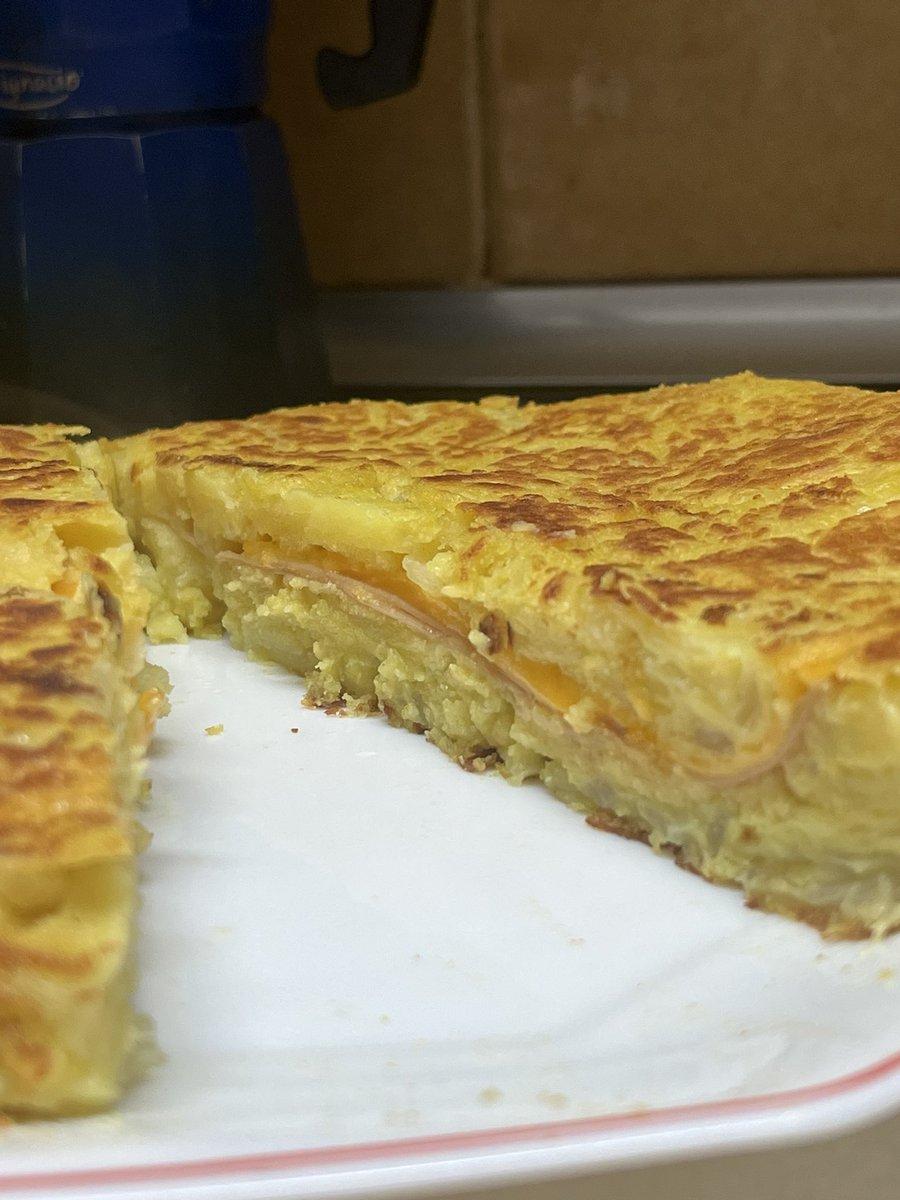 veganacriminal's tweet photo. Ohh el culmen d la incoherencia una vegana que hace tortilla con jamon d yor y queso… https://t.co/orStvhV8M5