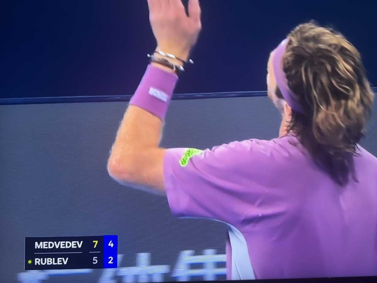 TennisRespecter's tweet photo. opening widens as meddy faces two break points at 3-2  15-40 

deuce side…. ACE 
ad side…. SERVE +1
deuce side … ACE
ad side…. unreturned serve 

meddy holds. rublev sulks https://t.co/2rVDy8SRT8