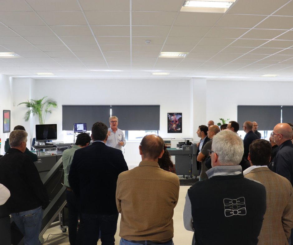 Duploint's tweet photo. Yesterday we welcomed our first guests to our expanded showroom with @DuploFrance.
After months of planning and work behind the scenes, it was great to see the new space being used for demonstrations, conversations and time with our product specialists.

#OneDuplo #PrintFinishing https://t.co/Yy9KYlZX0I