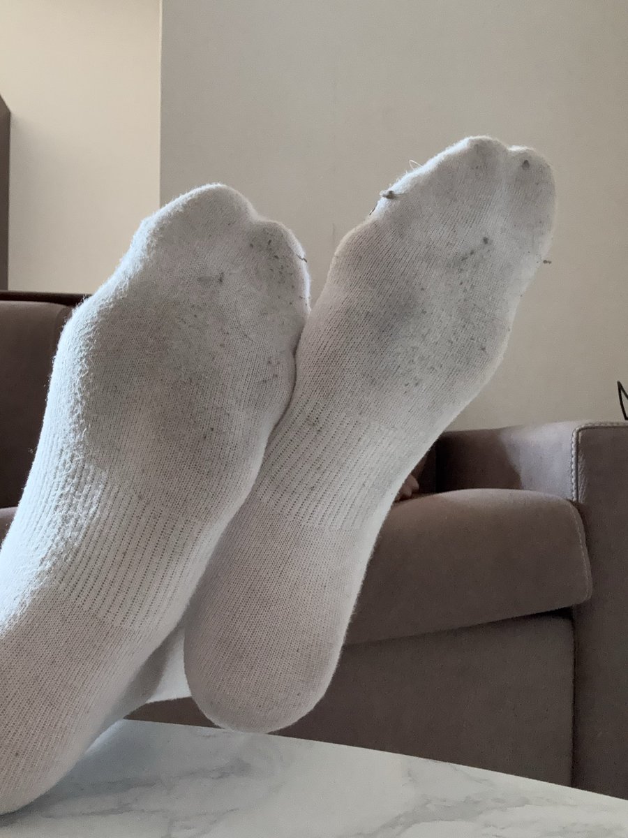 feetmaster____'s tweet photo. White socks. Dirty enough to get your attention. 👣
If you know your place, prove it.
#FeetMaster #Findom #Finsub #MoneySlave https://t.co/RscfCuDkJF