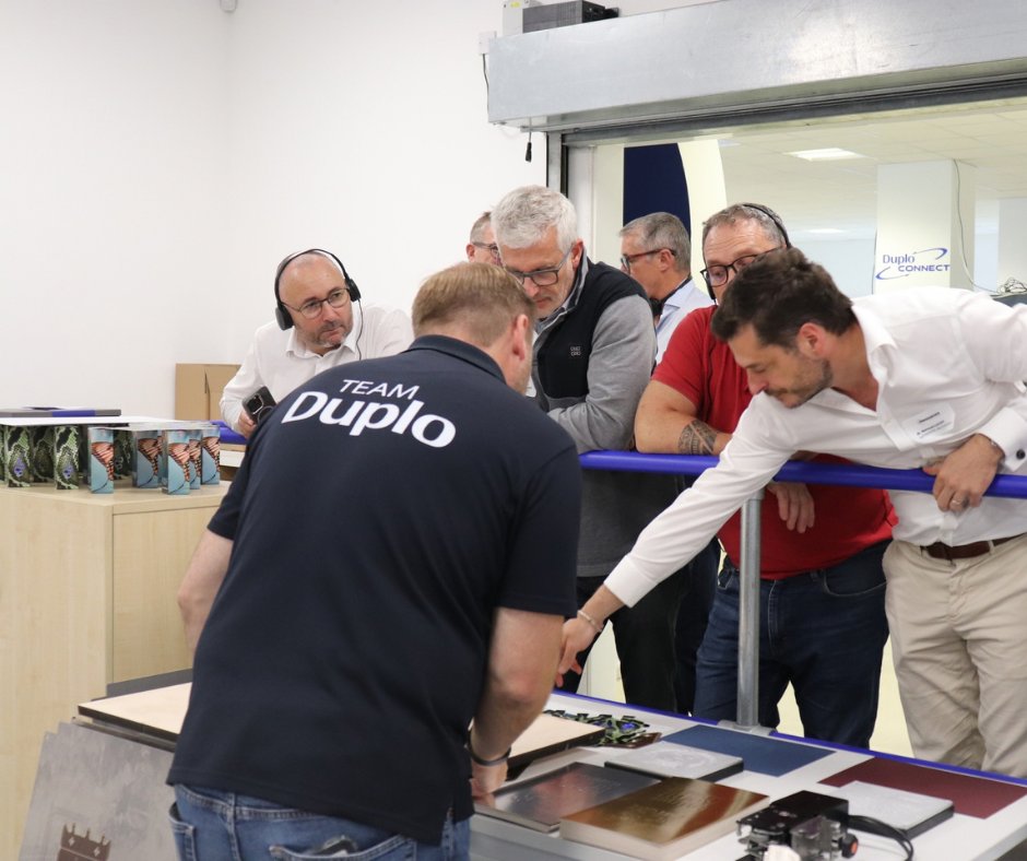 Duploint's tweet photo. Yesterday we welcomed our first guests to our expanded showroom with @DuploFrance.
After months of planning and work behind the scenes, it was great to see the new space being used for demonstrations, conversations and time with our product specialists.

#OneDuplo #PrintFinishing https://t.co/Yy9KYlZX0I