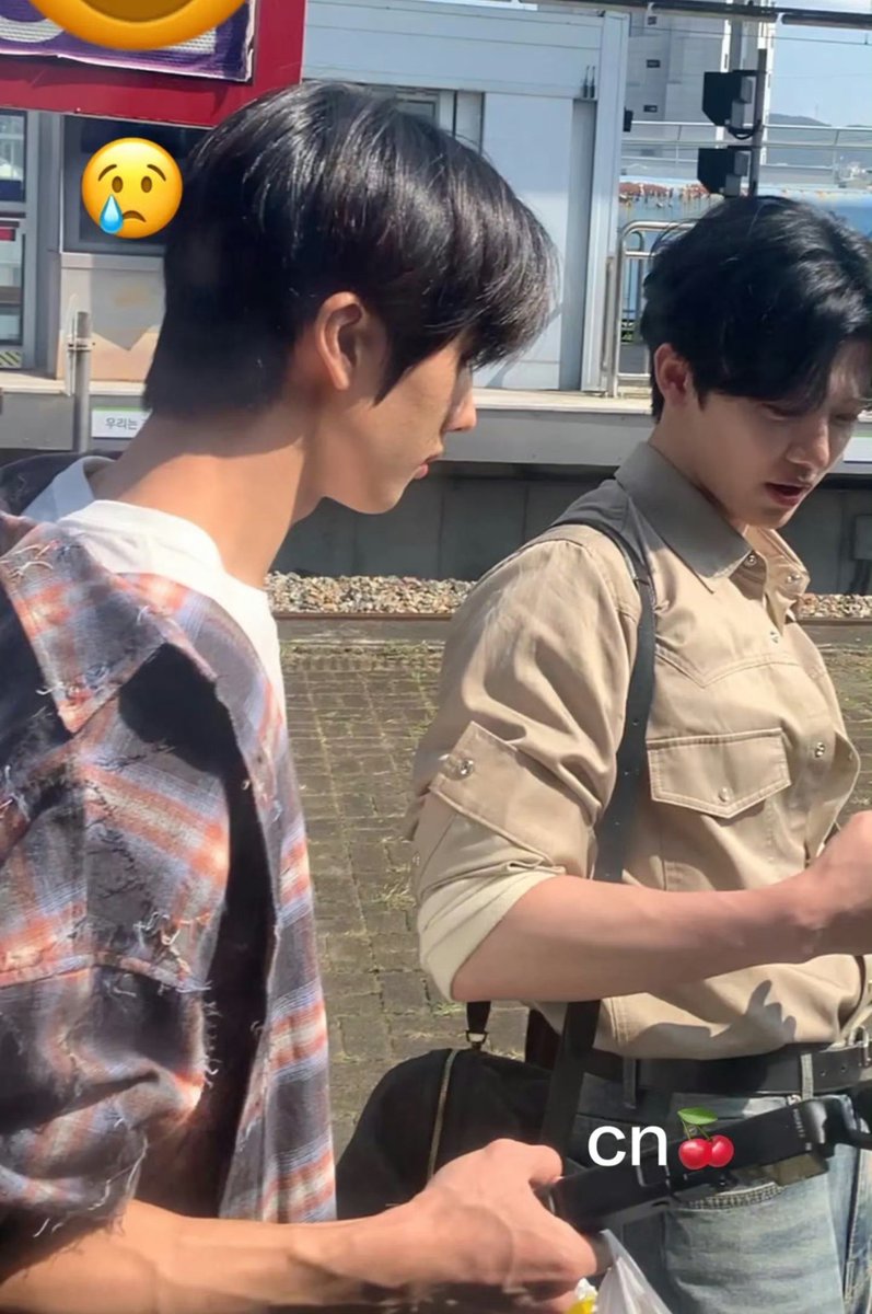 jisunqpawrk's tweet photo. so 6/6 dreamies spotted taking ktx and filming a content in mukho today!!!!!

all dark hair except blonde haechan 🫢 https://t.co/ummNm1zslZ