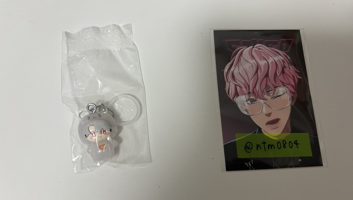 ntm0804's tweet photo. 【交換】PLAVE KEEP IT MANIC 購入特典　トレカ　缶バッジ　めじるしアクセサリー

（譲）画像参照
（求）トレカ→ハミン2
　　缶バッジ→バンビ4、ハミン5
　　めじるし→ノア

郵送のみ
検索からでもお気軽にお声がけください https://t.co/8k0DKDHYjF