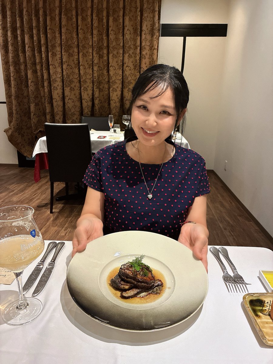 mari3571591's tweet photo. 友達とお互いのお誕生会🎈

伊勢海老・鮑・松阪牛

美し国 三重の三大食材！

#タベルナケンタ https://t.co/C2LYesEEss