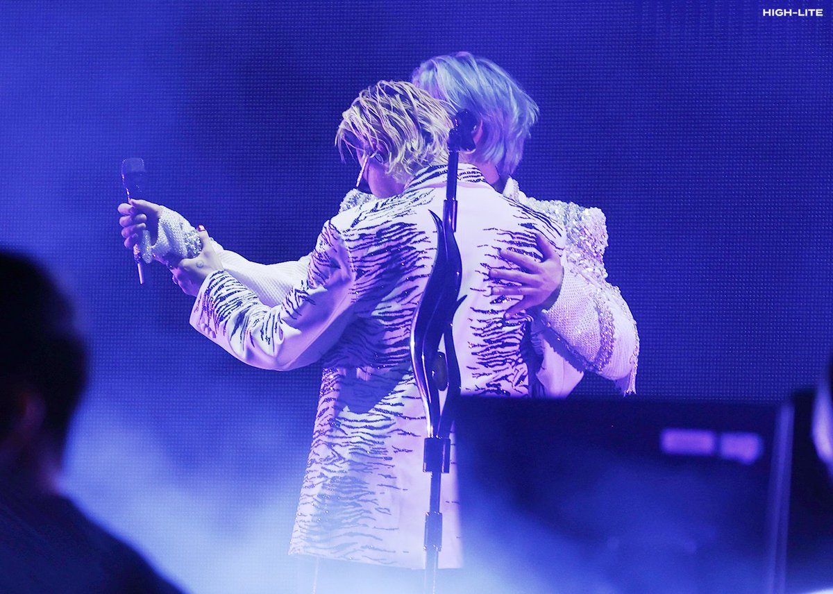 High__Lite's tweet photo. 260919 BIGBANG WORLD TOUR XX: COSMOS in PARIS

신혼부부즈❣️

#대성 #DAESUNG #빅뱅 #BIGBANG #COSMOS

@d_lable https://t.co/0P0lhKQeEb