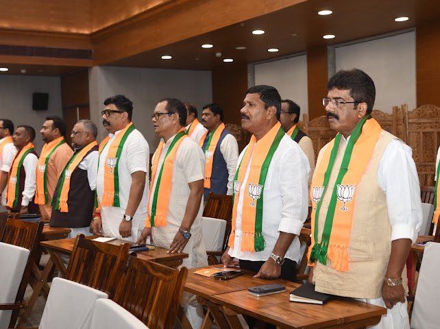 ShetSadanand's tweet photo. Attended the first meeting of State Prabharis and Sah Prabharis at the @BJP4India headquarters in New Delhi, addressed by Hon’ble National President Shri @NitinNabin Ji, National General Secretary (Organisation) Shri @blsanthosh Ji, and National Joint General Secretaries (Organisation) Shri Shivprakash Ji and Shri Saudan Singh Ji.
