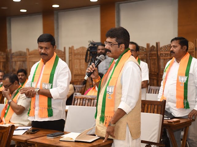 ShetSadanand's tweet photo. Attended the first meeting of State Prabharis and Sah Prabharis at the @BJP4India headquarters in New Delhi, addressed by Hon’ble National President Shri @NitinNabin Ji, National General Secretary (Organisation) Shri @blsanthosh Ji, and National Joint General Secretaries (Organisation) Shri Shivprakash Ji and Shri Saudan Singh Ji.