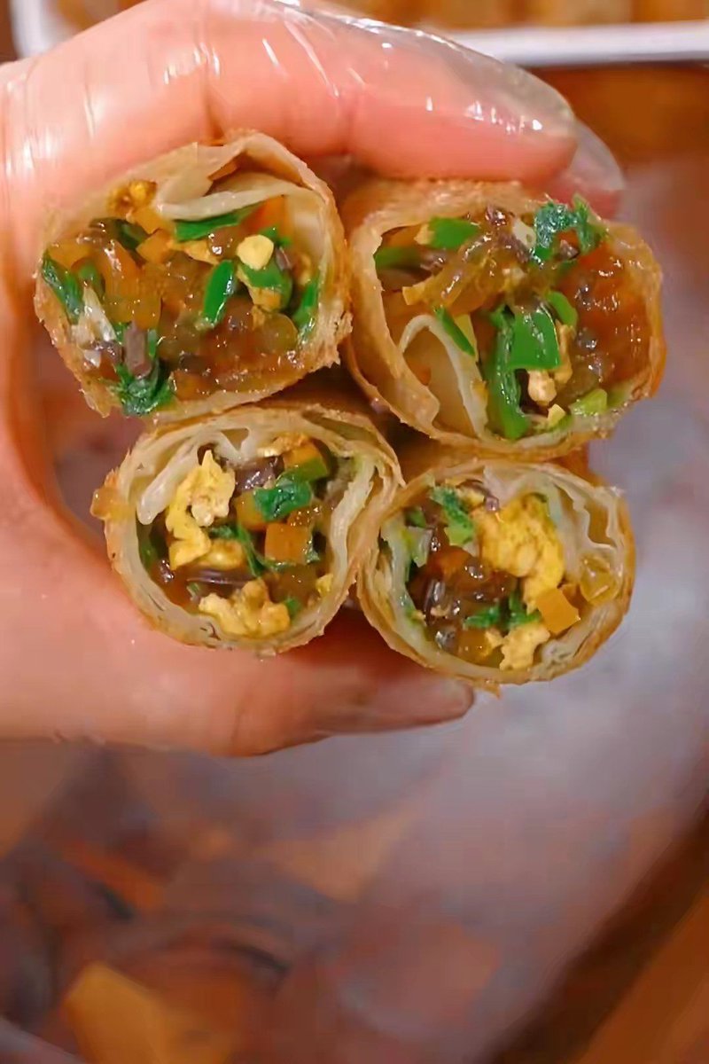 carol_s_739_081's tweet photo. [Today I want to share with you a fun fact about a Chinese snack called 僚懈烙, it’s crispy on the outside and soft on the inside, super delicious!] https://t.co/nFn6iyE5WQ