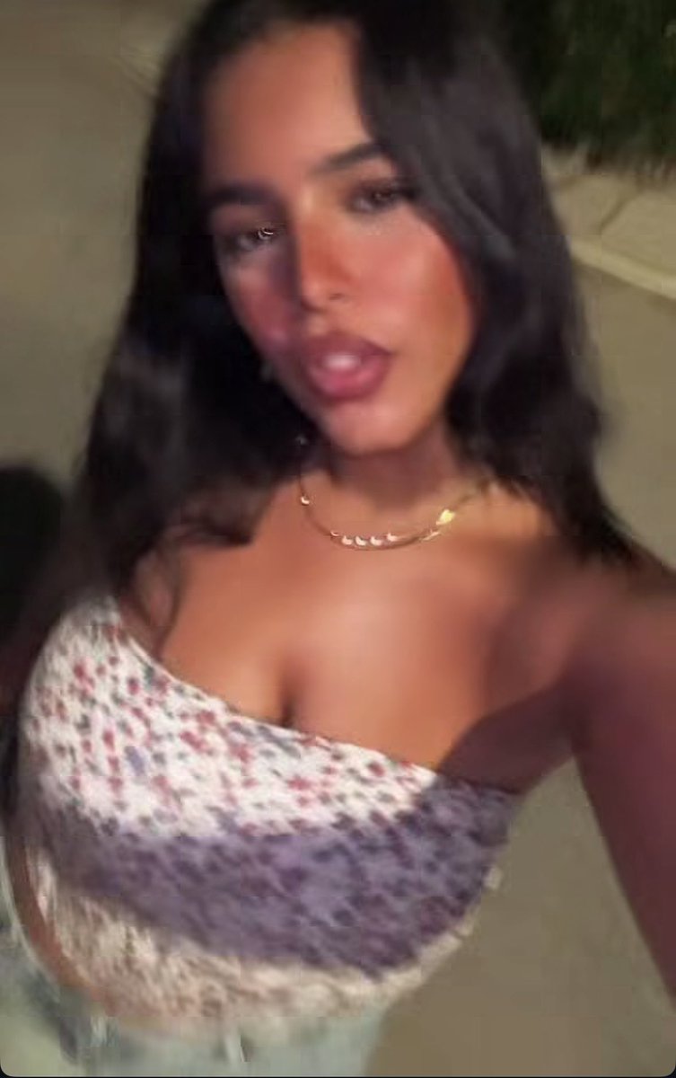 offlinexs4's tweet photo. مهدور حقها نيك يجدعان🥵🥵🥵🥵 https://t.co/f8zuLJ0LG5