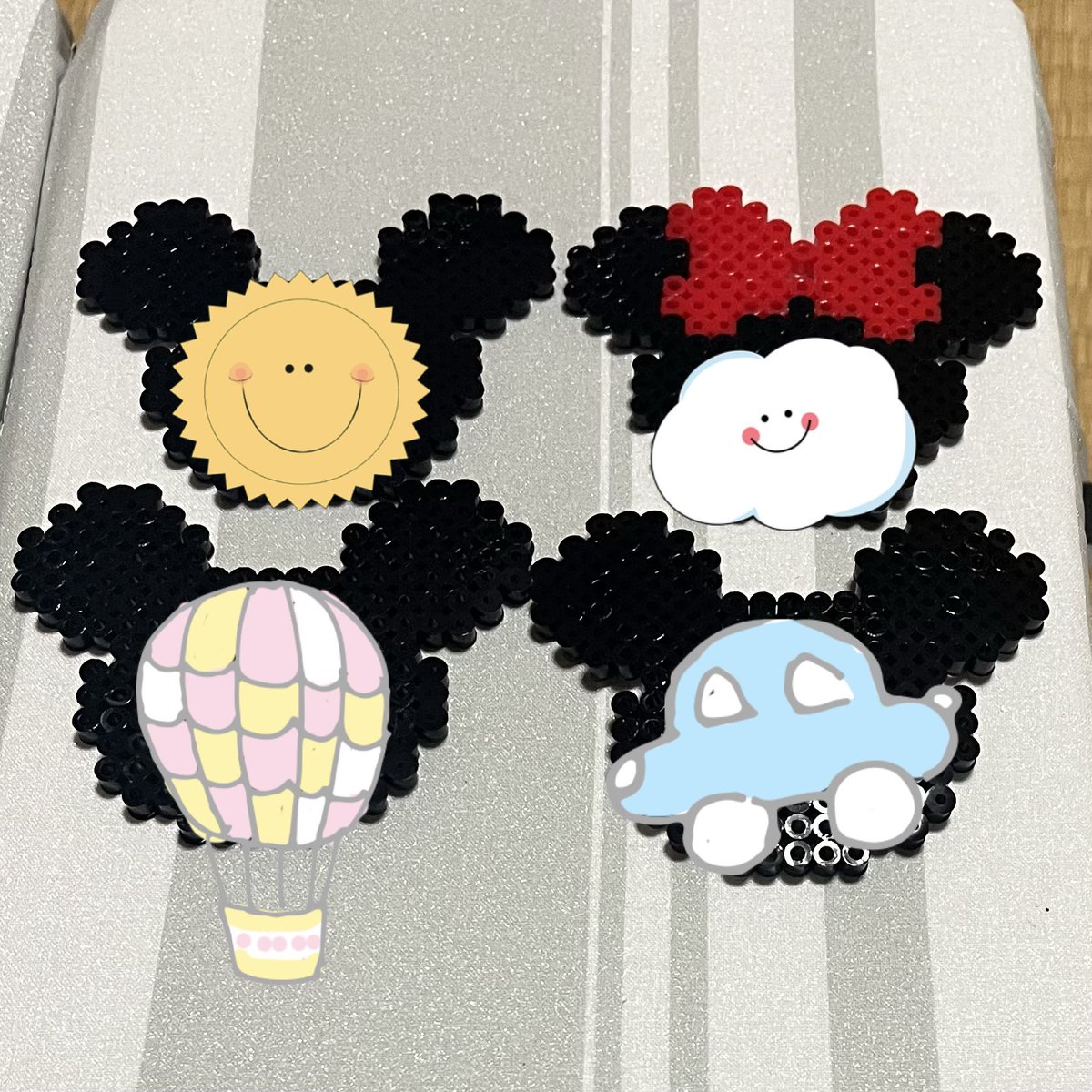 hanamaru_cabon's tweet photo. 久しぶりにアイロンビーズ。
来月ディズニー行くんだって😊
いいなぁ〜💕
スタンプの下はイニシャルだから隠させてください🙇‍♀️
#アイロンビーズ https://t.co/mNf82dShHn