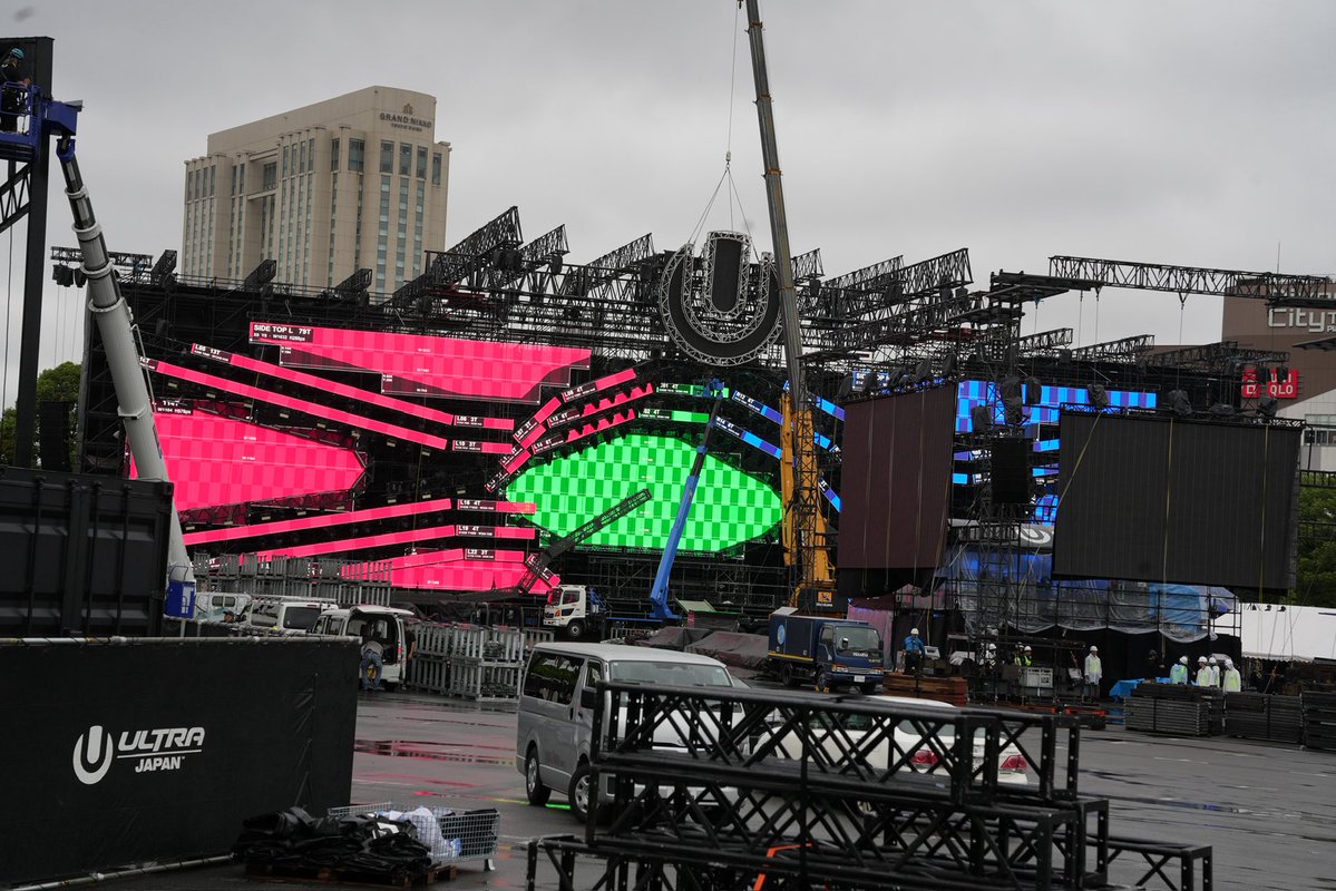 cg_edm's tweet photo. え？あ？え？Ultra Japanステージをさらに別の2つのフェスと兼用しているだと！？！？

これUltraのやつだよね？？ https://t.co/ttBHtpLAf9