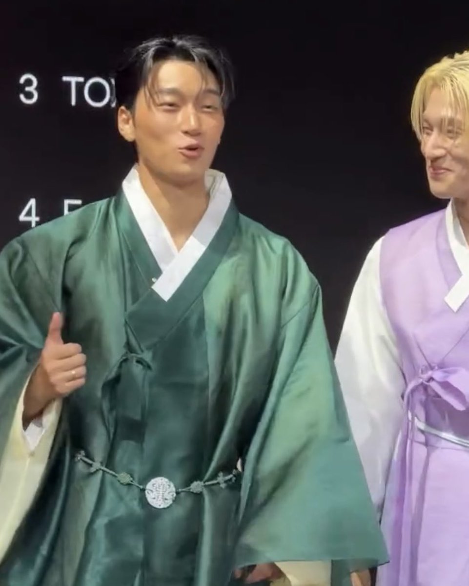 moonshapedfluff's tweet photo. they’re so so stinkin cute ohmygodddd look at their reaction to each other’s imitation 😆💗

#woosan https://t.co/5lvH8fLF0t
